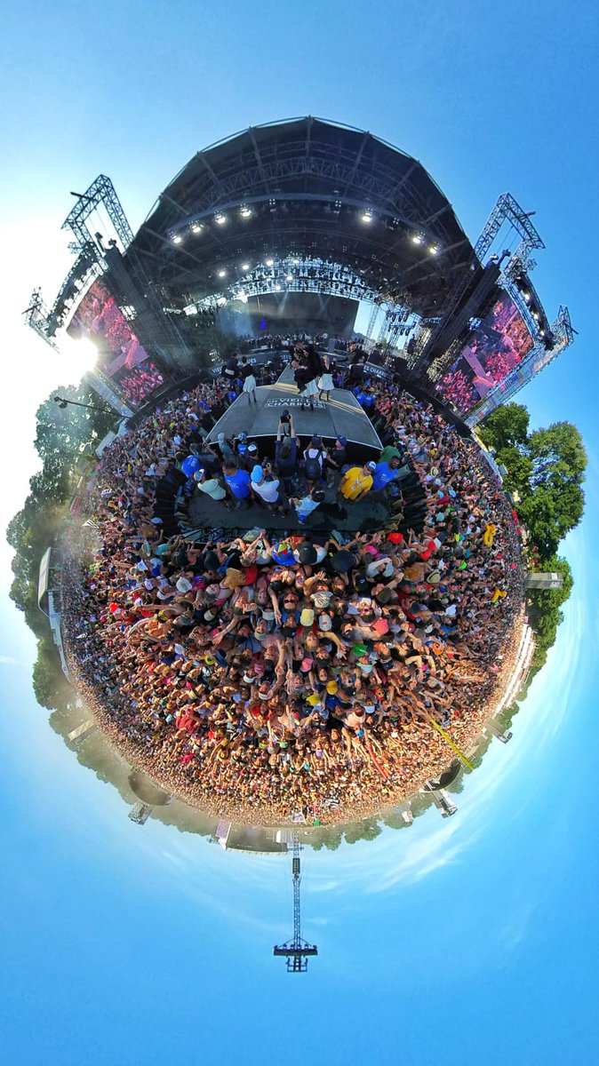 Charrues's tweet photo. What a wonderful world les Vieilles Charrues ❤️ #charrues22 https://t.co/jgAwqXQdTA