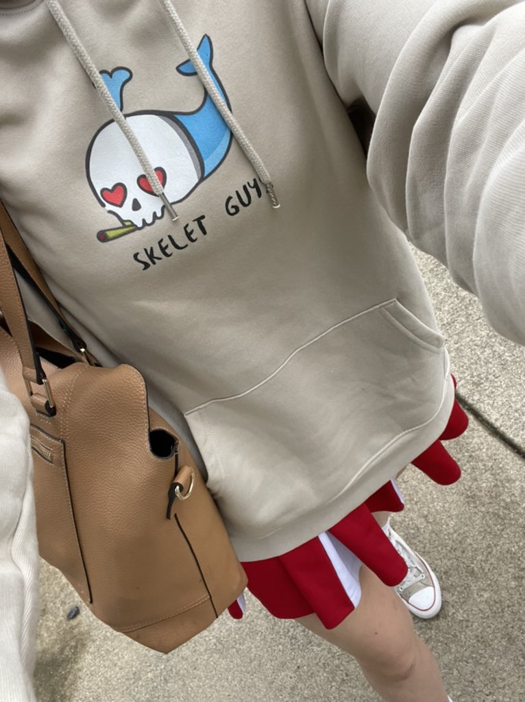 Cosplaying as a <a href="/SkeletGuys/">Skelet Guys</a> whale today! Thanks for letting me borrow your sweet sweatshirt <a href="/SquatFT/">𝕊ℚ𝕌𝔸𝕋 //</a>! #skeletrain