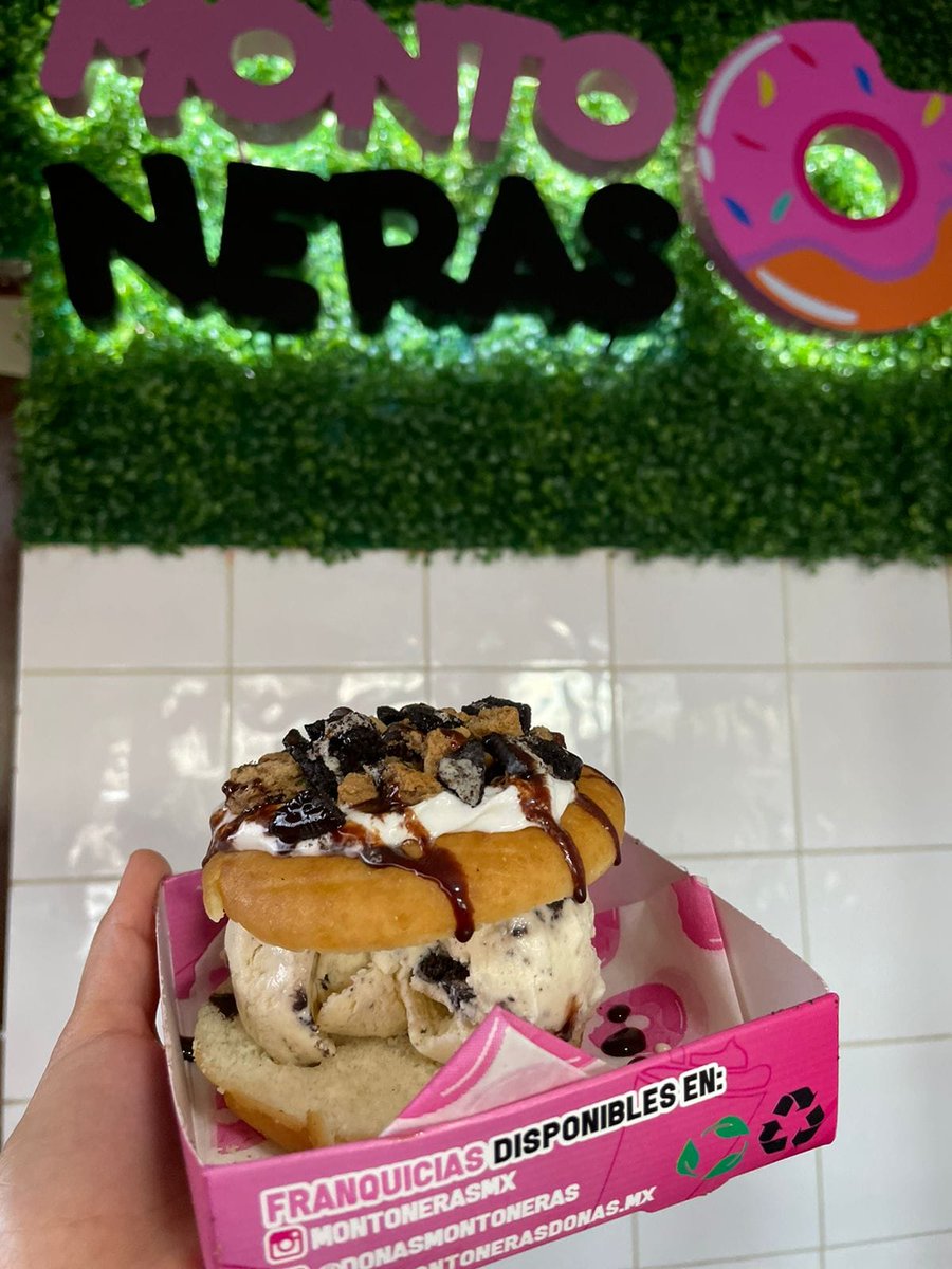 montoneras_pg's tweet photo. Cuca la loka con la mezcla de los sabores de la dona, el helado de Oreo, unos bombones flameados, galleta Chips Ahoy, galleta Oreo y chocolate Hershey's líquido ámonosssssss 🍦🍩 https://t.co/EIXcT290CR