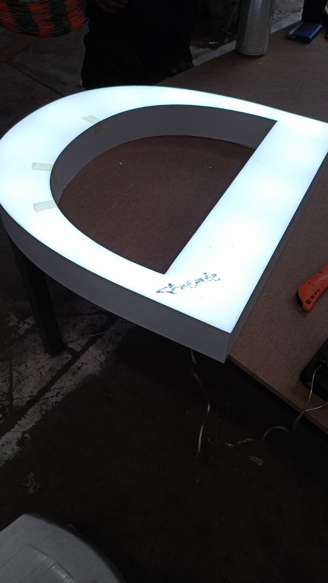 ingeniogra's tweet photo. Fabricación e instalación
#anunciosluminosos #letras3d https://t.co/UoWTwSrKzA