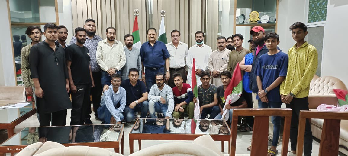 saqibmuhajir's tweet photo. خالد  مقول بھائ کی ہدایت پر مہاجر یوتھ موومنٹ میں شمولیت کا سلسلہ 🇧🇬
آج  ہفتہ 16جولائی کو پیپلز یونٹی کے ایم سی  کے نائب صدر احتشام الحق اور  کارکن عبدلعمران،عامر، اور ڈسٹرکٹ سینٹرل کے علاقوں سے آۓ کارکنان کی مرکز بہادر آباد میں رکن رابطہ کمیٹی جاویدحنیف بھائ سے ملاقات و شمولیت https://t.co/fJNpwayjlC