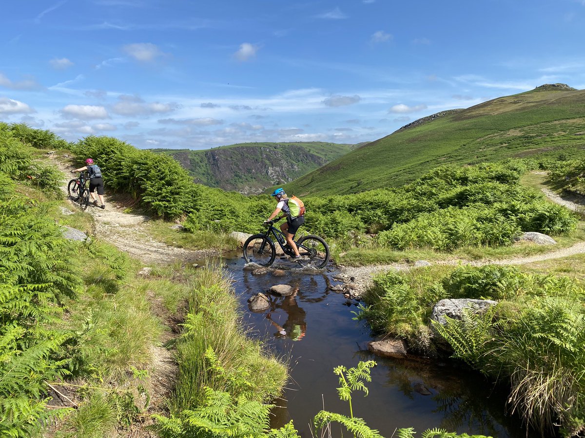 mozzasnaps's tweet image. Day 2 on the trans- Cambrian way. Superb. Toasty, with plenty of river and stream crossings to cool us down. 70k &amp;amp; 1600m of epic views &amp;amp; great trials 👌😎 #mtb #transcambrianway #walesneverfails