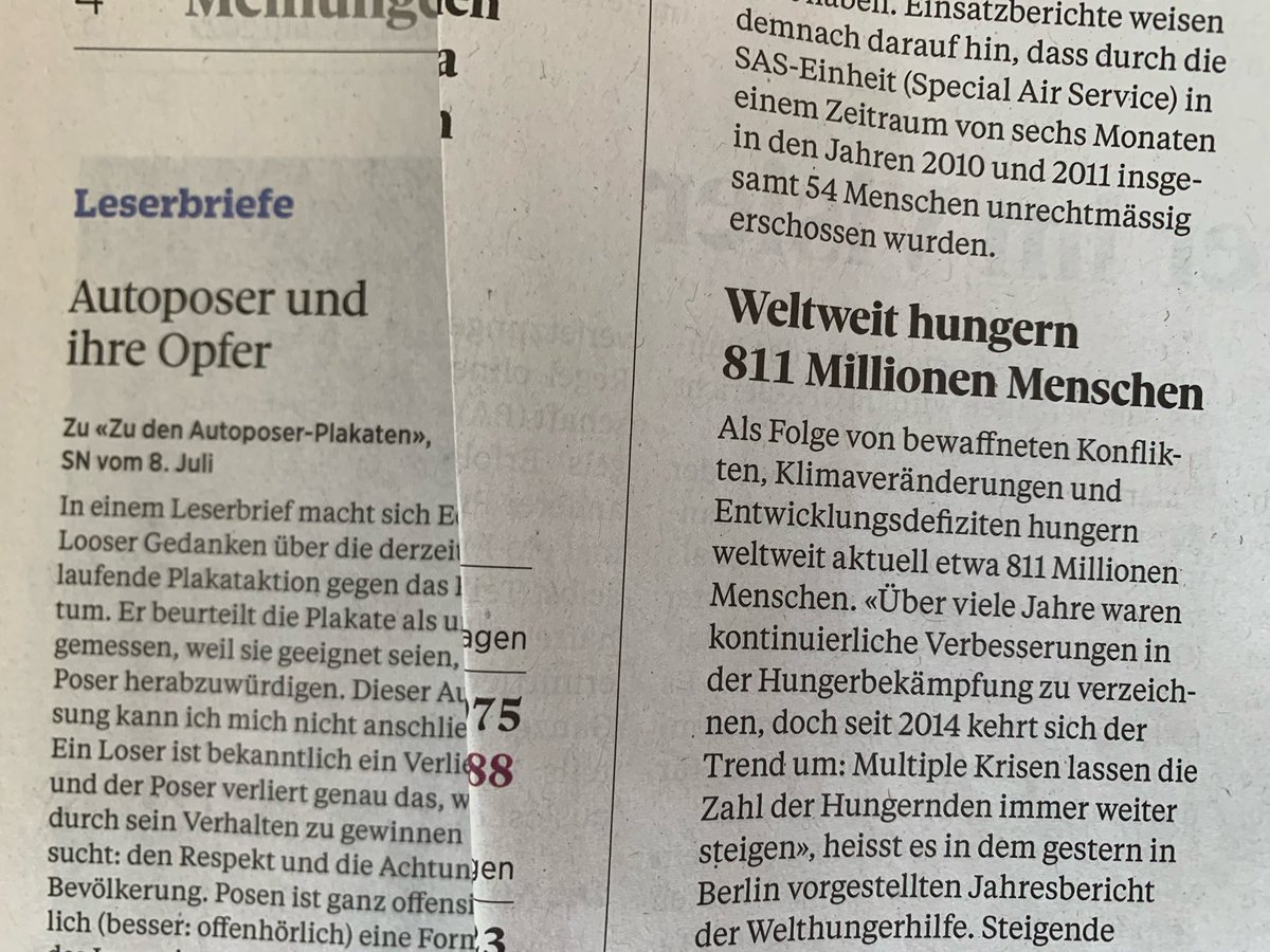 Könnt ihr euch noch an diese Faltbögen erinnern, die es früher im MAD-Magazin gab? Da konnte man eine bebilderte A4-Seite herausreissen. Richtig zusammengefaltet ergab diese dann ein neues Bild, oft satirischer Natur. Klappt auch mit unserer Tageszeitung.