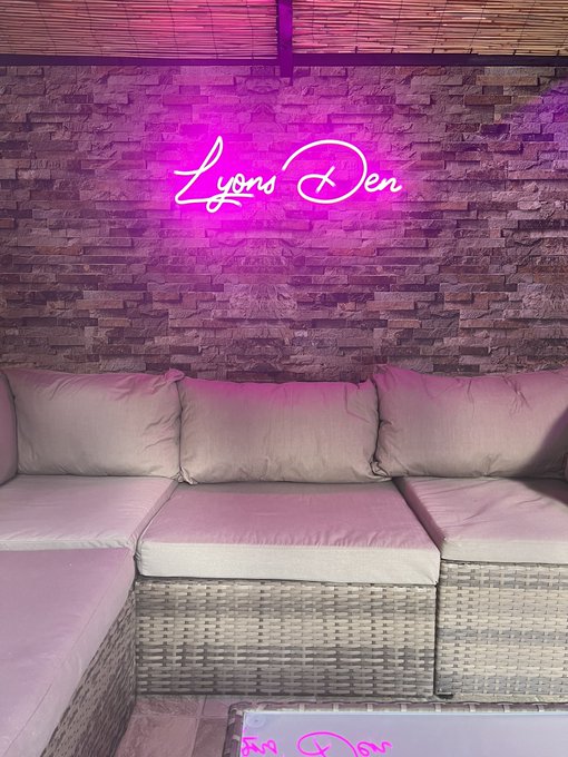 My den is finally starting to take shape 🥰 https://t.co/cfot2DgRDO<a href="/tag/ad"class="tags"><span>#ad</span></a>