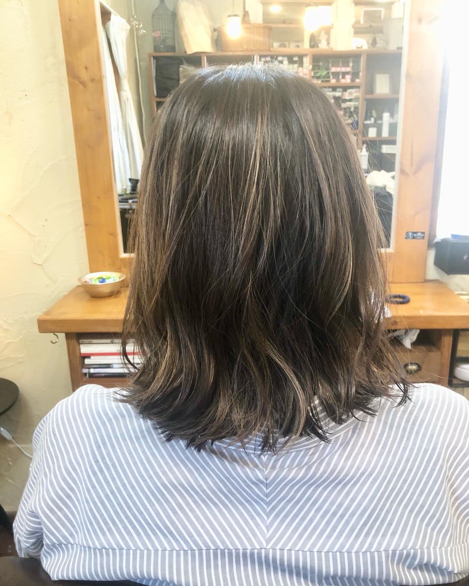 Before→After。3年ぶりのカット✂️たぶん30cmくらい。ただ単に伸ばし続けてた髪。枝分かれするは、切れるは、痛みに痛みまくってた髪に少し潤いが戻った気がする。