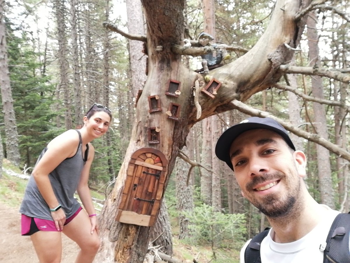 AlexLeyvaLpez's tweet photo. Bon paseig matutino amb @nuria_dago pel Bosc dels Menairons 🧙#MenaironsMagics #Boscencantatiambsilenci #Estirarlescames #AndorraTime #Macarulla https://t.co/Tc7UsnNAr5