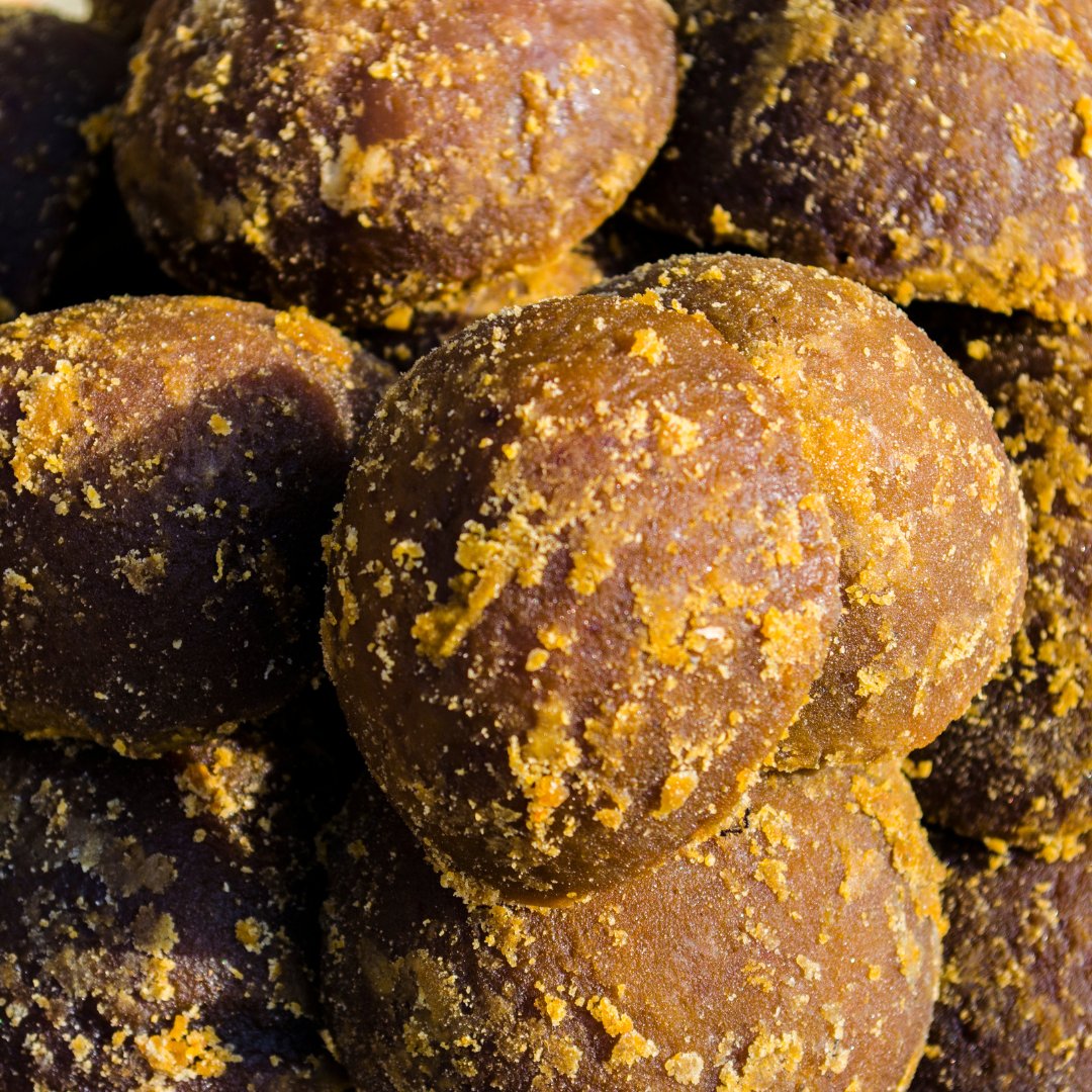 MadeInEarthLK's tweet photo. Sri Lanka's indigenous system of medicine - Ayurveda - treats kithul jaggery as a very rich food, which can make you gain weight in a healthy way. Ayurveda posits that if you are thin and weak, you will gain weight by eating kithul jaggery, but never gain weight in excess #kithul https://t.co/4ArgyRZdn1