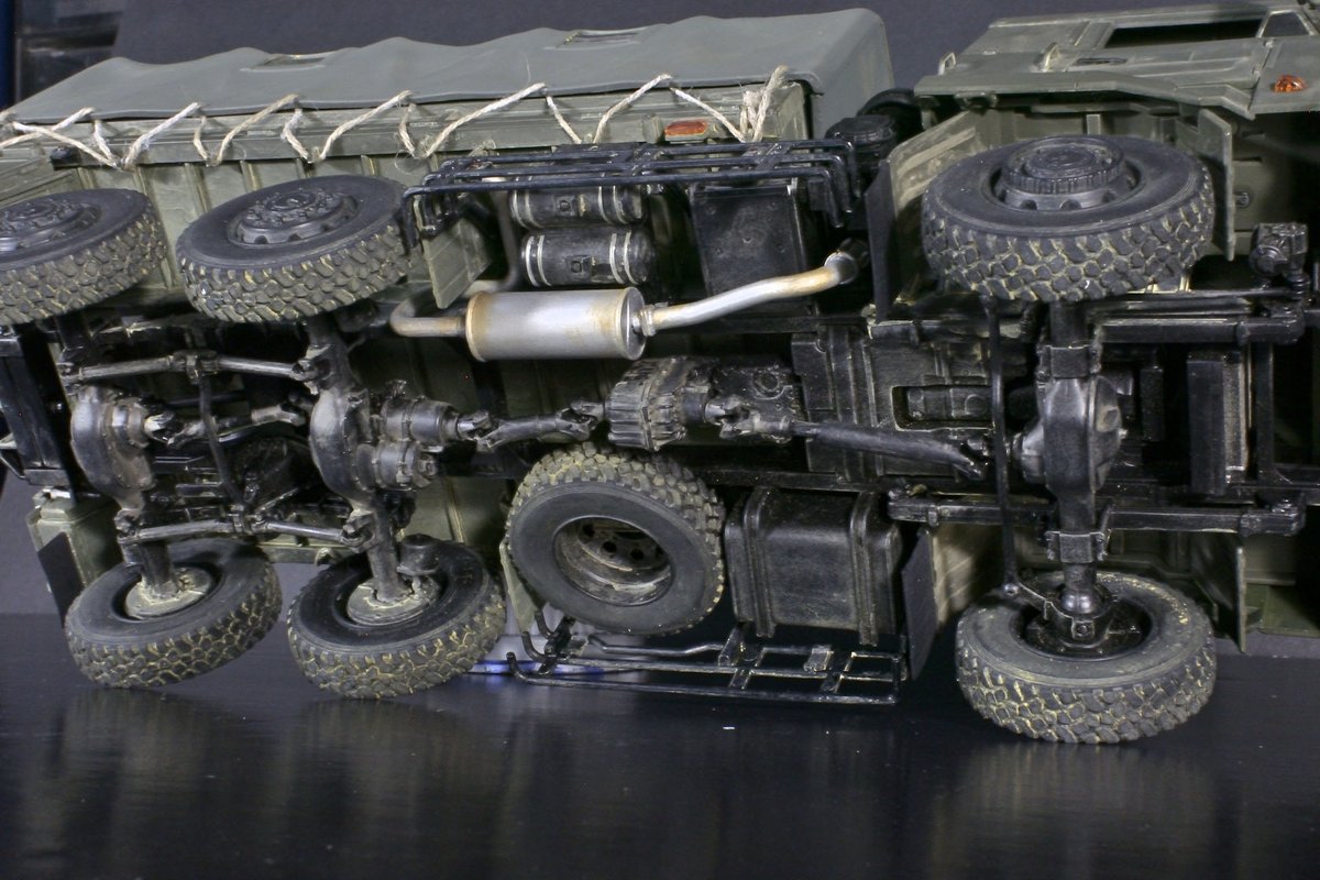 nattchan12's tweet photo. アオシマの意欲作、陸上自衛隊3 1/2t(SKW477)がほぼ完成いたしました。実車はこんなに汚れていない事が判���(笑)普段はクリーンに作ることを心がけているのでウエザリングはむずい。#アオシマ #いすゞ #SKW477 #陸上自衛隊 https://t.co/BVrIS36IYX