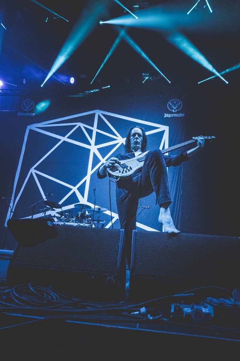 KnotfestGermany's tweet photo. Die Fotos vom gestrigen epischen Auftritt von @tesseractband wollen wir euch natürlich auch nicht vorenthalten. Da wurde das eine oder andere (Freuden-)Tränchen vergossen.
 
📷: @grossaufnahmen

#KnotfestGermany2022 #knotfest #festival #metal #hardcore #rock #Slipknot #Tesseract https://t.co/EWuFcfSkbe