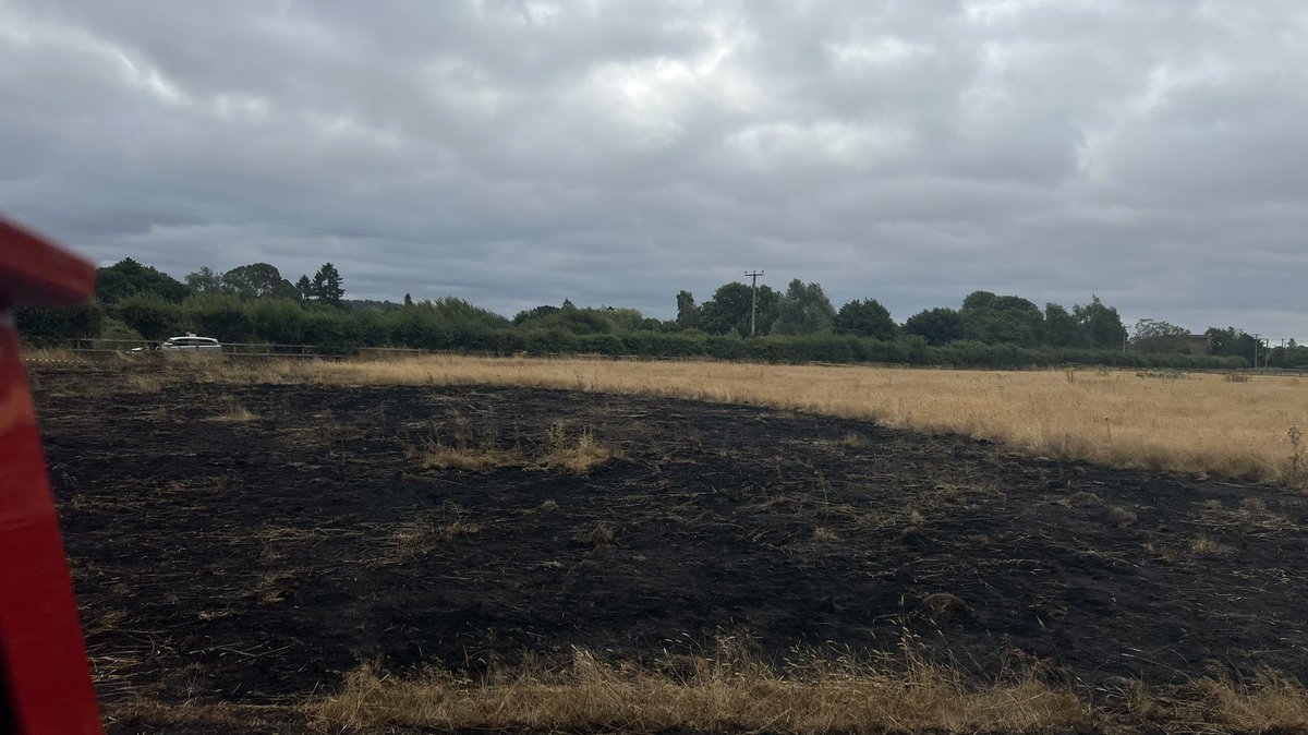 06:15 Early Sunday morning wake up for 47P7 &amp; 47M1 along with 45P7 from <a href="/RingwoodFire/">Ringwood Fire Station</a> to field caught fire by falling power lines.