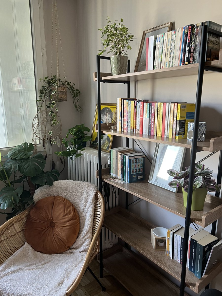 KawtherJarray's tweet image. - #صباح_الخير لكُل شخصٍ استيقظ هذا الصباح حزينًا لأنه يحمل هم أو رُبما حزين لأجل أمرٍ ما ؛ ابتسم يا صديقي فالدُنيا عبارة عن لحظات إما سعيدة وإما حزينة وكُل مُرٍ سيمُر ، عاهِد نفسك هذا الصباح أن تكون سعيدًا وتضع حُزنك جانبًا ، فلا شيء يستحق حُزنك 🦋 ✨ .