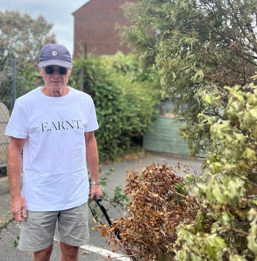 A morning well spent! 💪🏼🌲 🎨🍻

So great to see members of our community, individuals and businesses, brought together by <a href="/earnt_/">Luka G</a> to give @barnesprimaryschool a facelift! 

We cleared, we cleaned and we painted - pints well Earnt!

-

#londonpub #barne… instagr.am/p/Cgq0-p5oDY1/