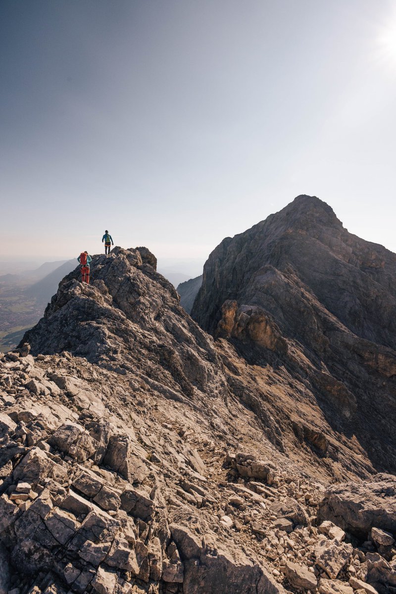 Amazing day out on Jubiläumsgrat 2 days ago. All dry, amazing sunrise at the Alpsitze after starting 3:20 from Hammersbach. Always long and great to climb this classic ridge to the top of Germany. Have you Ever done it? 
#zugspitze #jubiläumsgrat #climbing