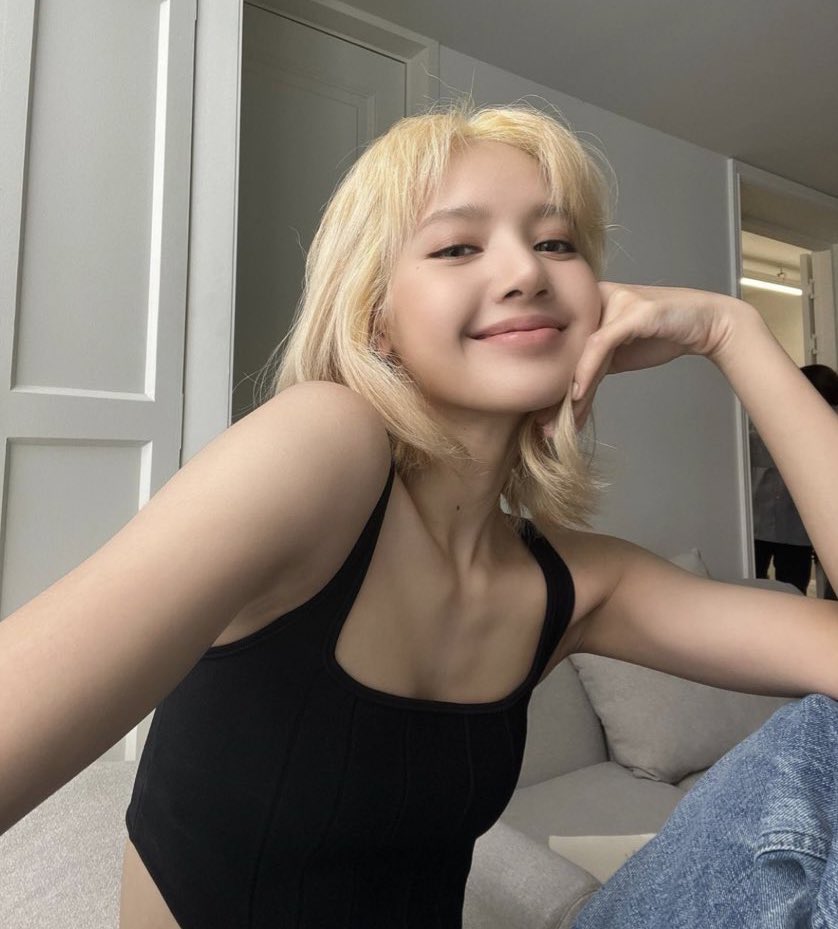 Hottest than this 🌏😭😭😭😭
#LISA #리사 #リサ #ลิซ่า #LALISA #MONEY