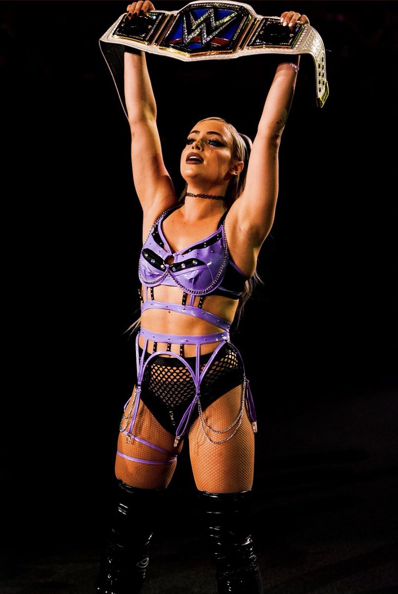 YaOnlyLivvOnce's tweet photo. AND STILL SMACKDOWN WOMEN’S CHAMPION 💙👅

But new baddest woman on the planet 😜

… because I love this more. https://t.co/Y8PyZ00Gog