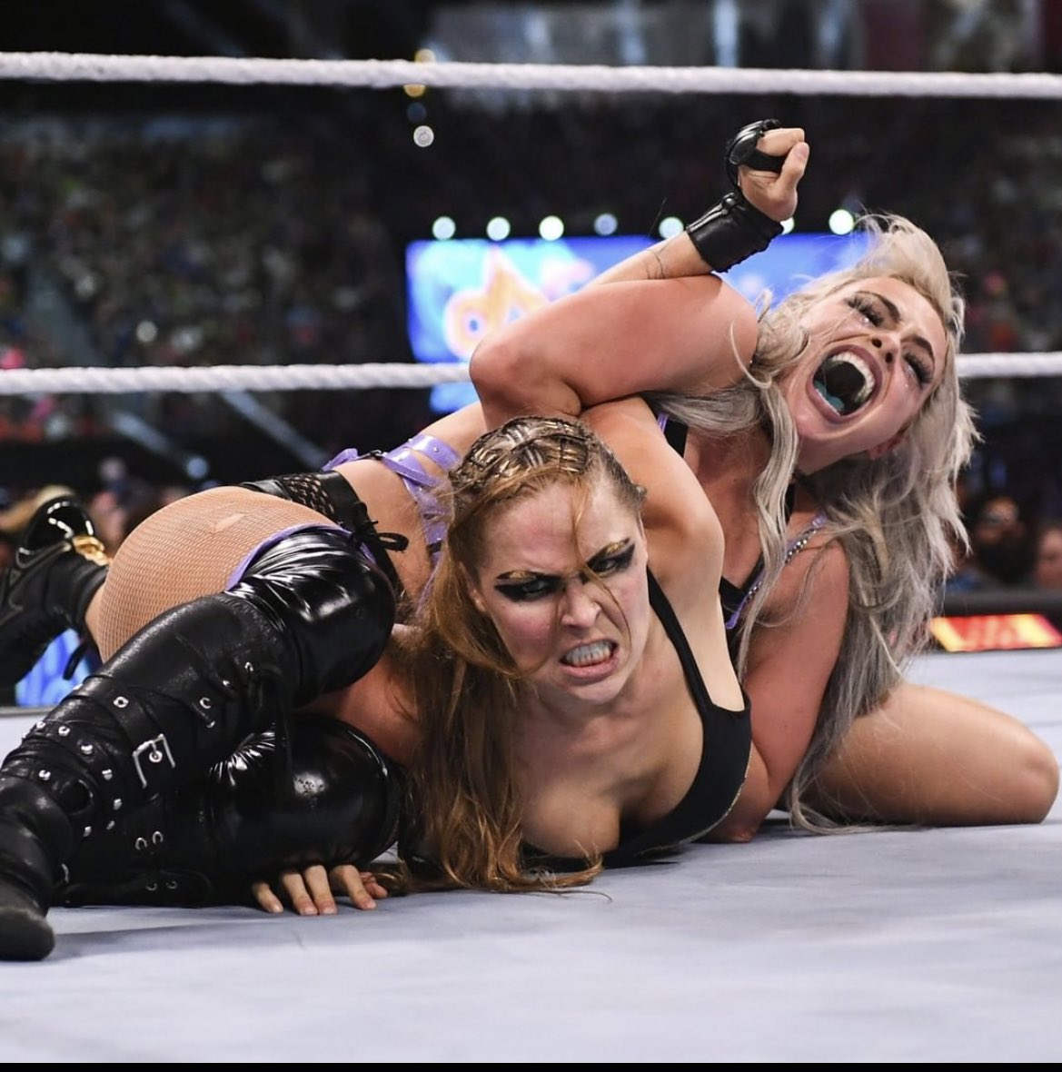 AND STILL SMACKDOWN WOMEN’S CHAMPION 💙👅

But new baddest woman on the planet 😜

… because I love this more.