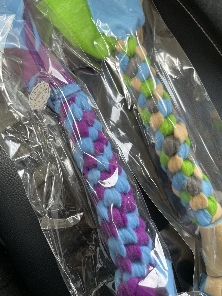 maro_ma_ro's tweet photo. Dear Life 俺たちのビビビビ夏祭りに
お邪魔してきました☺️

色んなワンちゃんグッズ販売していて
全部可愛かったです。
うちの子はカボチャのアイスも美味しく頂きました♪🐶

今はフェルトのおもちゃを振り回して
遊んでます、気に入ったみたい✨ https://t.co/2lUwwkQYGz