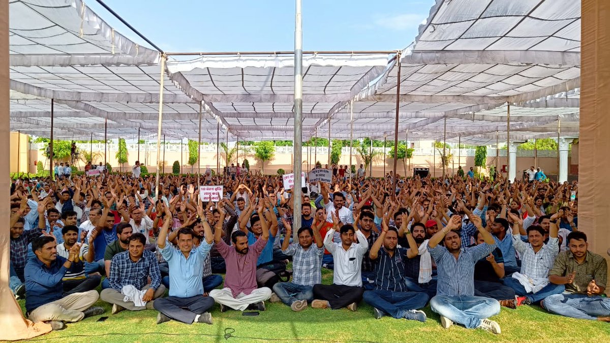 rajupilodi's tweet image. #45दिन और इंतजार के...#JEN_GP4800
#JEN_ACP5400
सरकार वायदे के अनुसार हमारी मांगे पूरी करे।
@BSBhatiInc 
@ashokgehlot51 
@RajCMO 
रिट्विट करे, रीट्वीट करने वालो को सभी फॉलो करे।