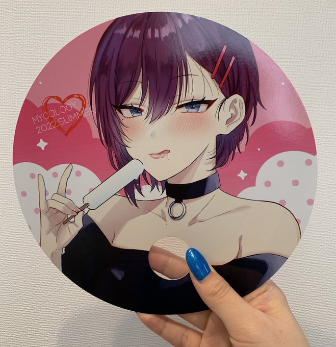 グッズセットにつけるうちわこんな感じです!
両面仕様で裏はるりくんのふとももに挟まれます💗 