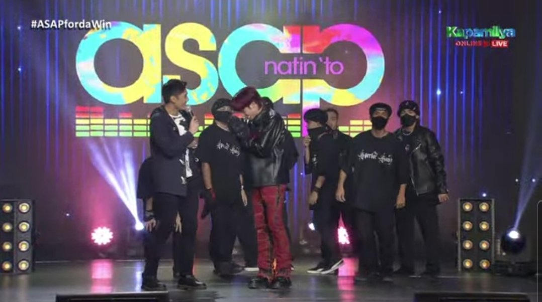 SB19PPopKen's tweet photo. @ASAPOfficial gave the spotlight to boss @felipsuperior, which he deserves as he's one of the Filipinos who have given honor to our country in the world stage.

#FELIPonASAPfordaWin
Live performance of #FelipBulan by @felipsuperior of @SB19Official

#StanWorld #SB19 #WeStanEarth https://t.co/AgaWjUroey