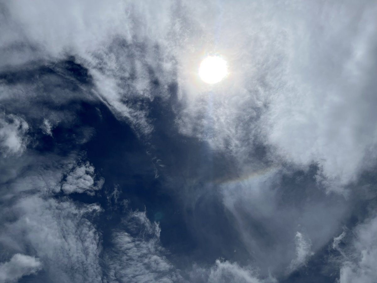 雨の合間に一瞬、夏の日差し