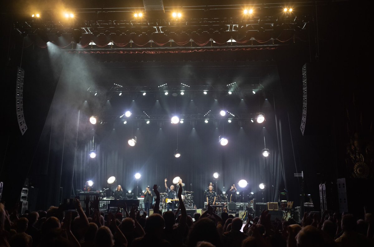 JacksonBrowne's tweet photo. An amazing sold out show at ⁦@BeaconTheatre⁩ #NYC 🤘 https://t.co/aokIuaGmlM