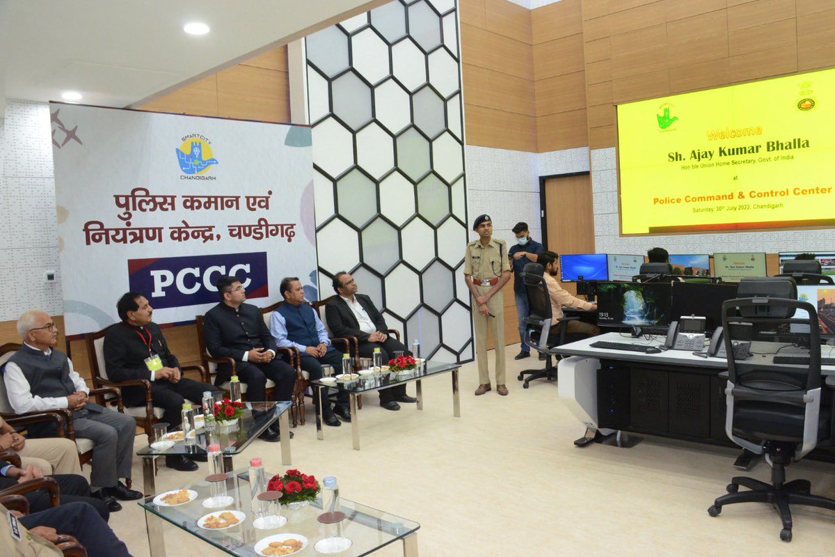 DgpChdPolice's tweet photo. Grateful to Hon’ble Union Home Secretary Sh Ajay Kumar Bhalla for inaugurating Police Command &amp; Control Center. PCCC will surely increase the efficacy of police force in dealing with traffic management and public security issues.
@HMOIndia https://t.co/EXpt1NuSd3