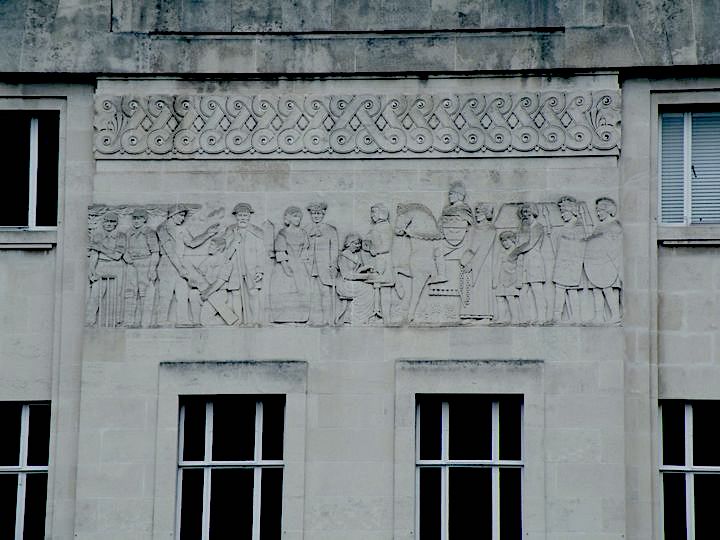 Municipal Building now Wandsworth Town Hall formally opened July 1937.

The Streatham Frieze depicts the people of Streatham. Includes  Hester Thrale and Dr Johnson #StreathamPark #StreathamHistory #StreathamHill #Furzedown #StreathamVale