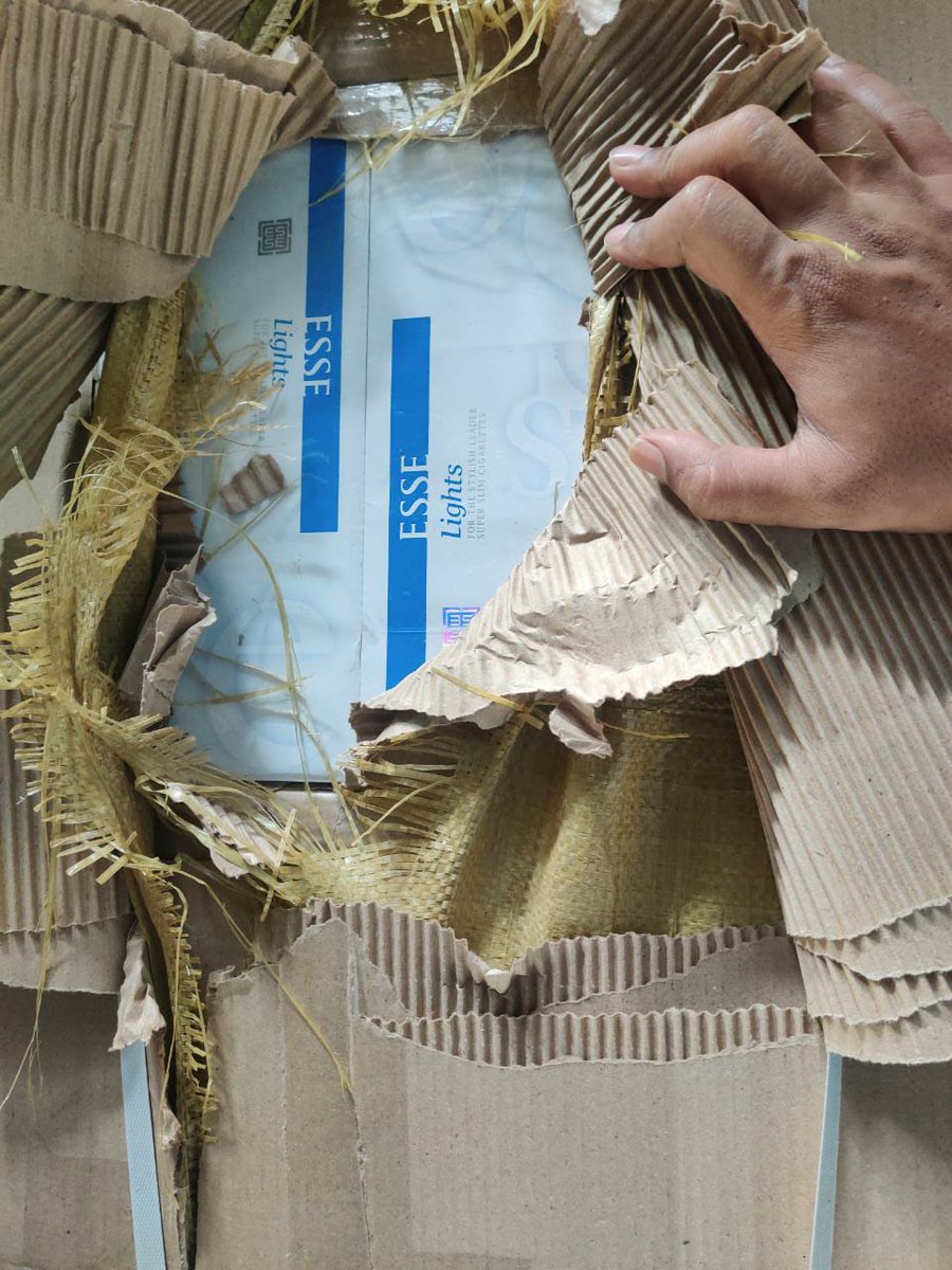 kolkata_customs's tweet photo. Acting on intelligence on 31/7/22 officers of HQ P&I branch of #PreventiveCommWB intercepted & seized a consignment of 21 pkgs containing 6.25L sticks of #KorianOrigin ESSE #cigarettes worth ₹93.75L at Islampur Howrah @cbic_india @PIBKolkata @DDBanglaNews https://t.co/L8Cqj7H84h