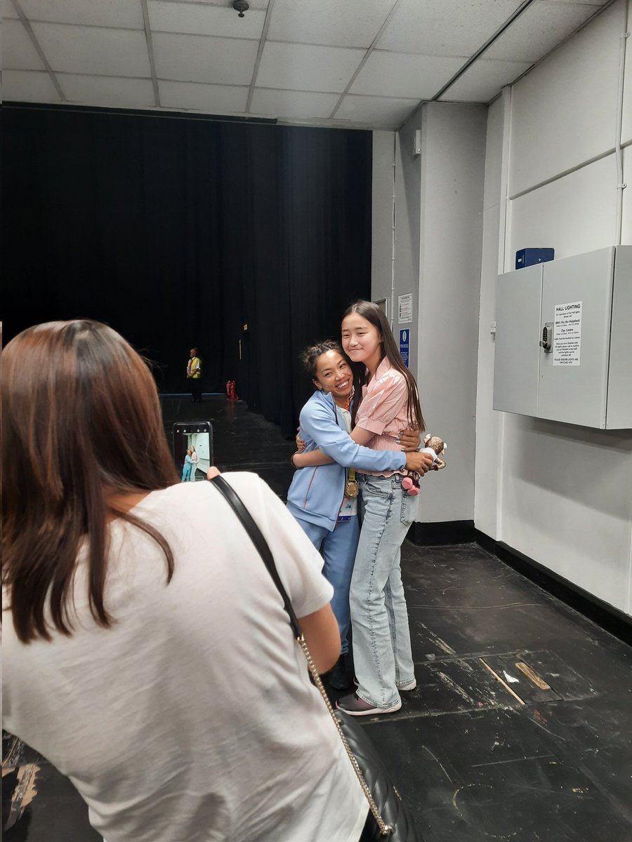 jestalt's tweet photo. Scenes from yest, where 3 hours after winning gold at #Birmingham2022, #MirabaiChanu was still at the #weightlifting arena, making fans happy. @mirabai_chanu is the perfect uninhibited mascot for the Friendly Games, as #CommonwealthGames are nicknamed
https://t.co/Ei1VZEtBNM https://t.co/2q3zgBG2fQ