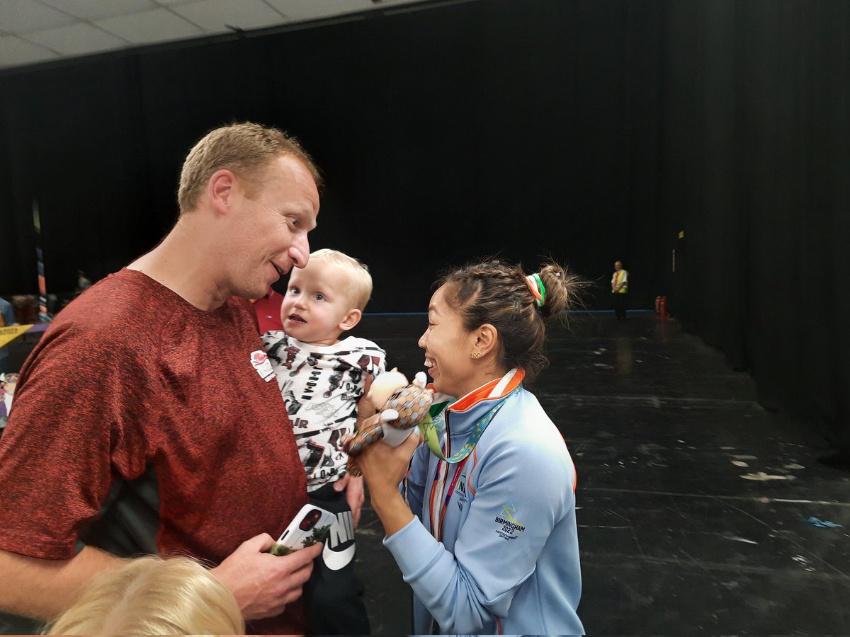 jestalt's tweet photo. Scenes from yest, where 3 hours after winning gold at #Birmingham2022, #MirabaiChanu was still at the #weightlifting arena, making fans happy. @mirabai_chanu is the perfect uninhibited mascot for the Friendly Games, as #CommonwealthGames are nicknamed
https://t.co/Ei1VZEtBNM https://t.co/2q3zgBG2fQ
