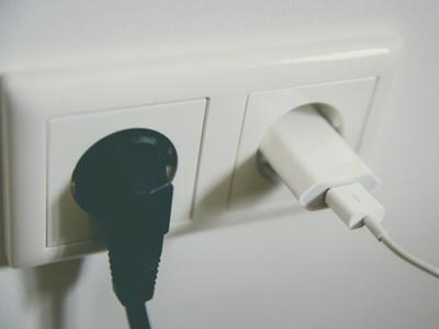 ThinkSpain's tweet photo. NEWS: Government halves value-added tax on electricity bills https://t.co/ejkgPRfc0g #news #spain #thinkSPAIN https://t.co/Yf8aCmdh5t