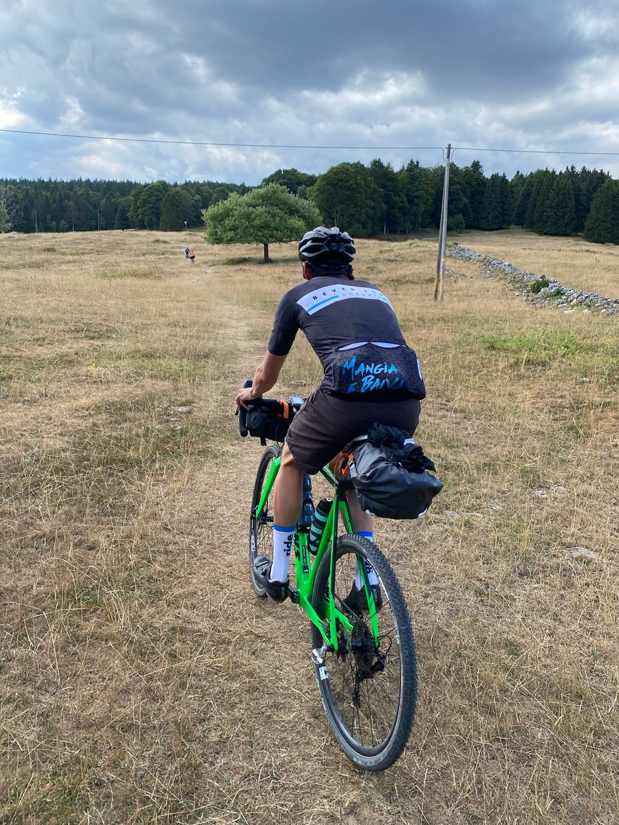 chregirocha's tweet photo. What a nice way to travel! 😍
#neverstopriding #neverstopexploring #velolove #lovevelo #gravel #jura https://t.co/sIMo6RiUFA