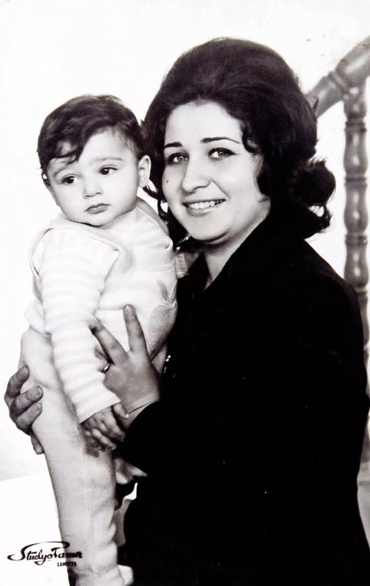 Hurriyet's tweet image. Sınır tanımayan kuyumcu Sevan Bıçakçı... Yıldızlara mücevher takıyor

@zeynepbilgehan yazdı...
hurriyet.com.tr/yazarlar/zeyne…