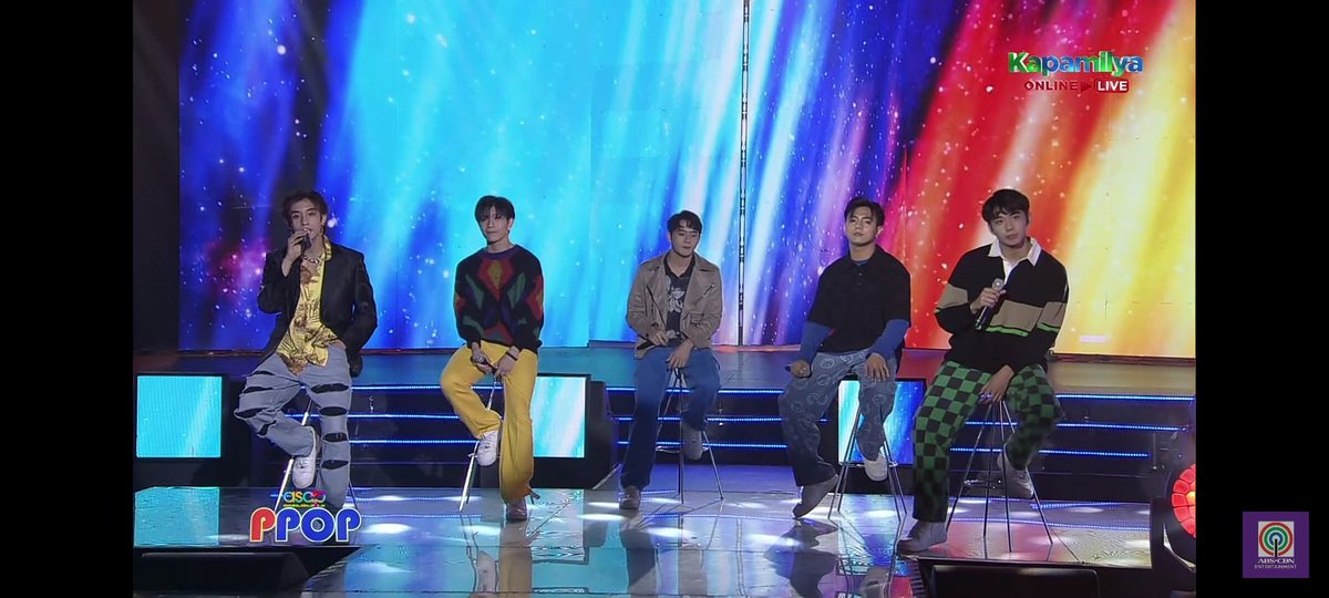 KapusongACEs's tweet photo. ito yung hinihintay natin diba na uupo lang sila habang kumakanta. natupad na. huhuhu

MAHAL NA KITA BGYO
#BGYO @bgyo_ph https://t.co/LmZu9o0ph8
