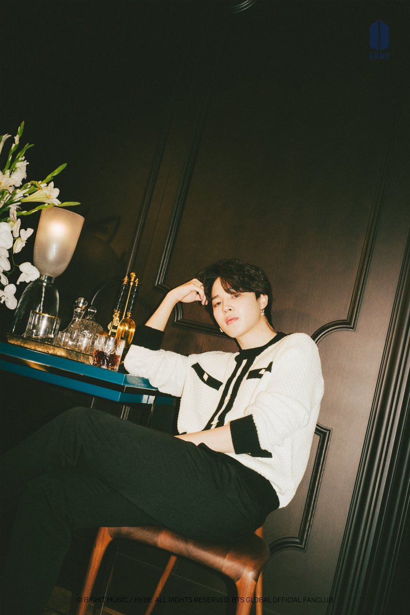 JIMIN_AMERICA's tweet photo. Jimin for the ARMY membership BTS Suite Life photo (black vers)

~
Jimin looks breathtakingly beautiful 😍

#WithYou #JIMIN #BTS #BTSJIMIN @BTS_twt Sungwoon https://t.co/8cU3kjQQ6B