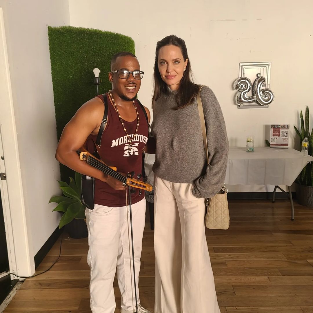 judyju18's tweet photo. 🆕📷 Angelina Jolie attends Spelman's Spelhouse Back 2 School Send Off &amp; Family Reunion.
#AngelinaJolie #parenting #motherdaughter
 #Spellhouse #Spelman https://t.co/JUAv0oRc4O