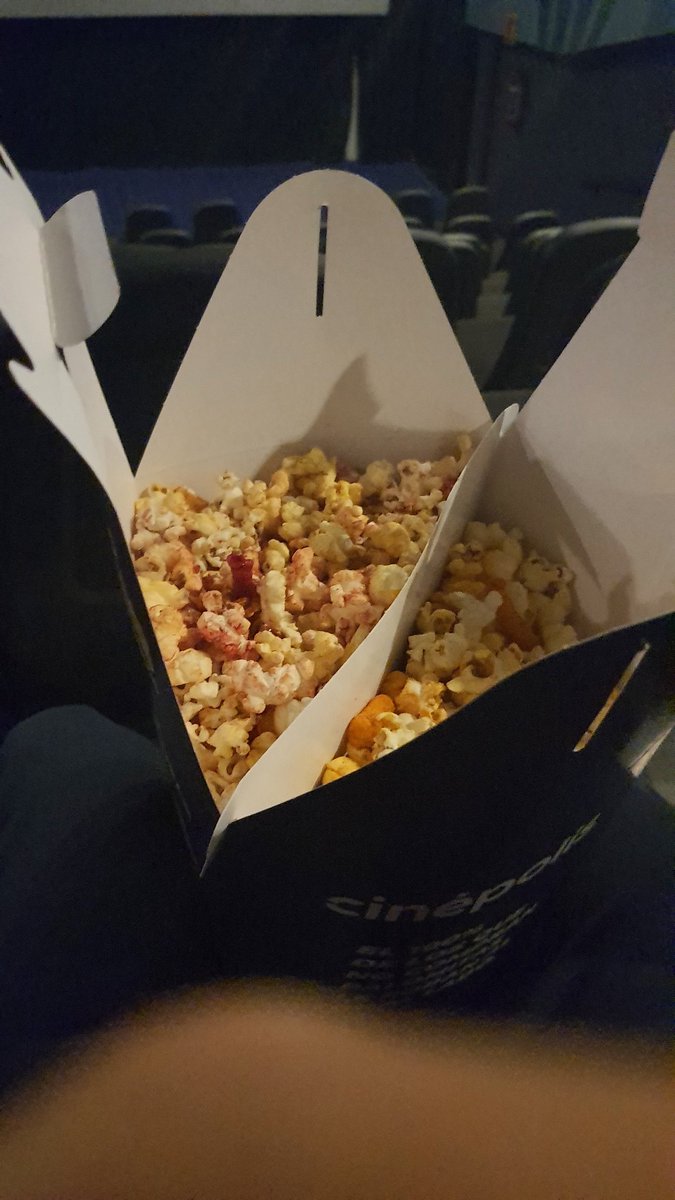 valdd0's tweet photo. Que paso @Cinepolis  #CinepolisGarzaSada #Mty pedí agrandar mis palomitas  no solo una caja más grande para guardarlas... https://t.co/MvseHXmqdc