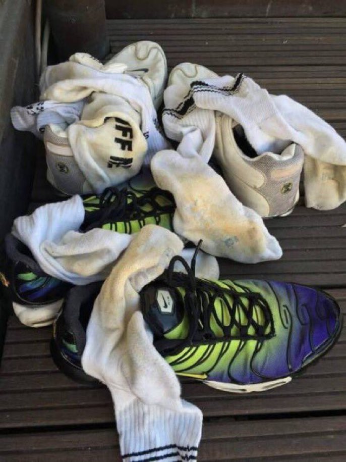 CashMaster_Rach's tweet photo. Bon stock de sox bien pourraves pour mes lopes #footmaster #footslaves #usedsocks #stinkysocks #socksfetish #whitesocks #cho7blanches #sweatysocks #cho7souillรฉe #cumstainedsock #socks #dirtysocks #whitesocks #chaussettessales #footprints #socksinpublic #socks #malefeetfetish https://t.co/jo7lYbiNPH