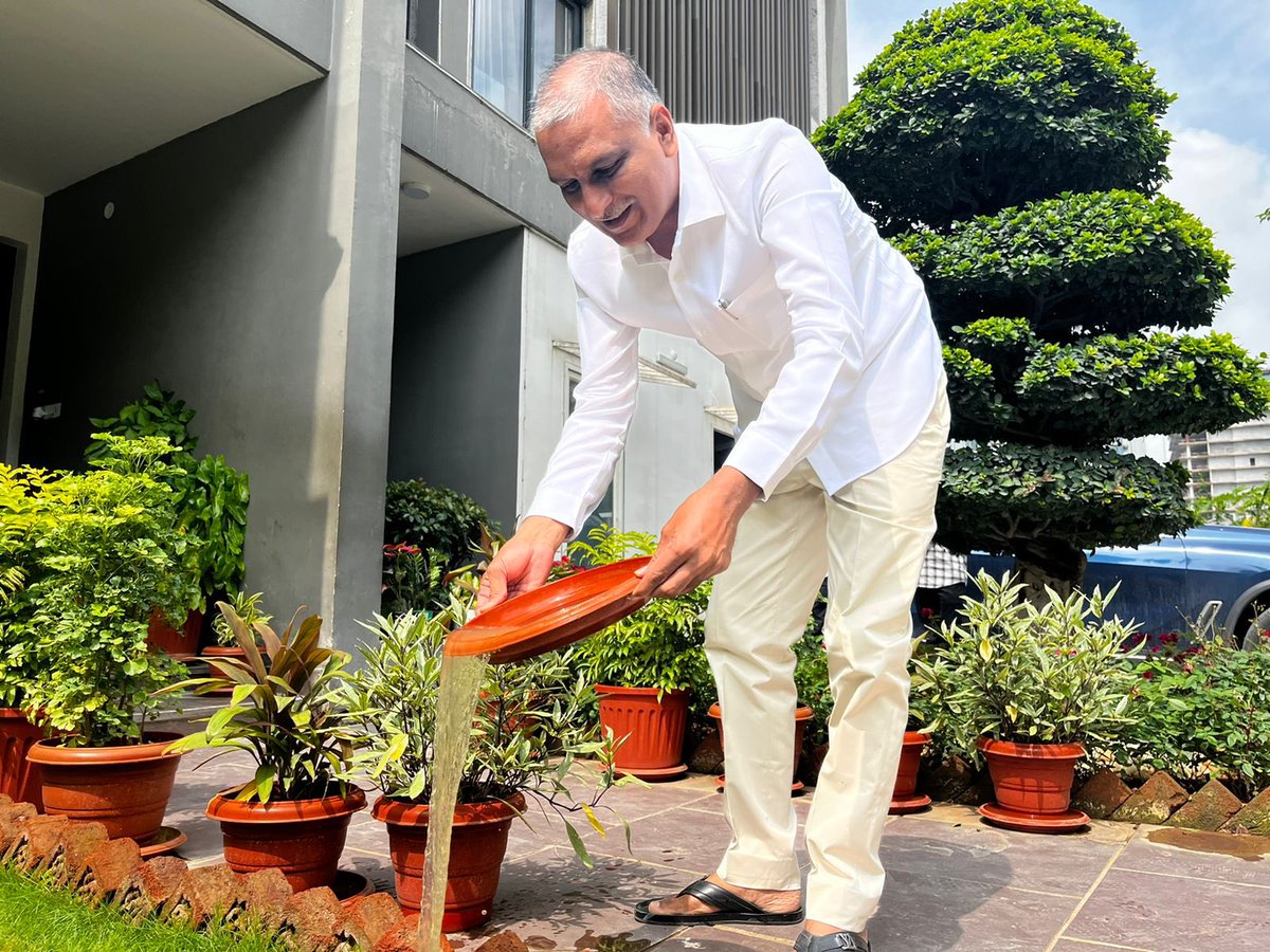 BRSHarish's tweet photo. Defend Against Dengue

I cleared water stagnation points at my house.Urge all citizens to spare #EverySunday10min to clean up all sources of stagnant water at ur house &amp; share pictures.
Prevent dengue causing Aedes mosquito breeding which bites mainly during day
#DenguePrevention https://t.co/9Ftje2SOqE
