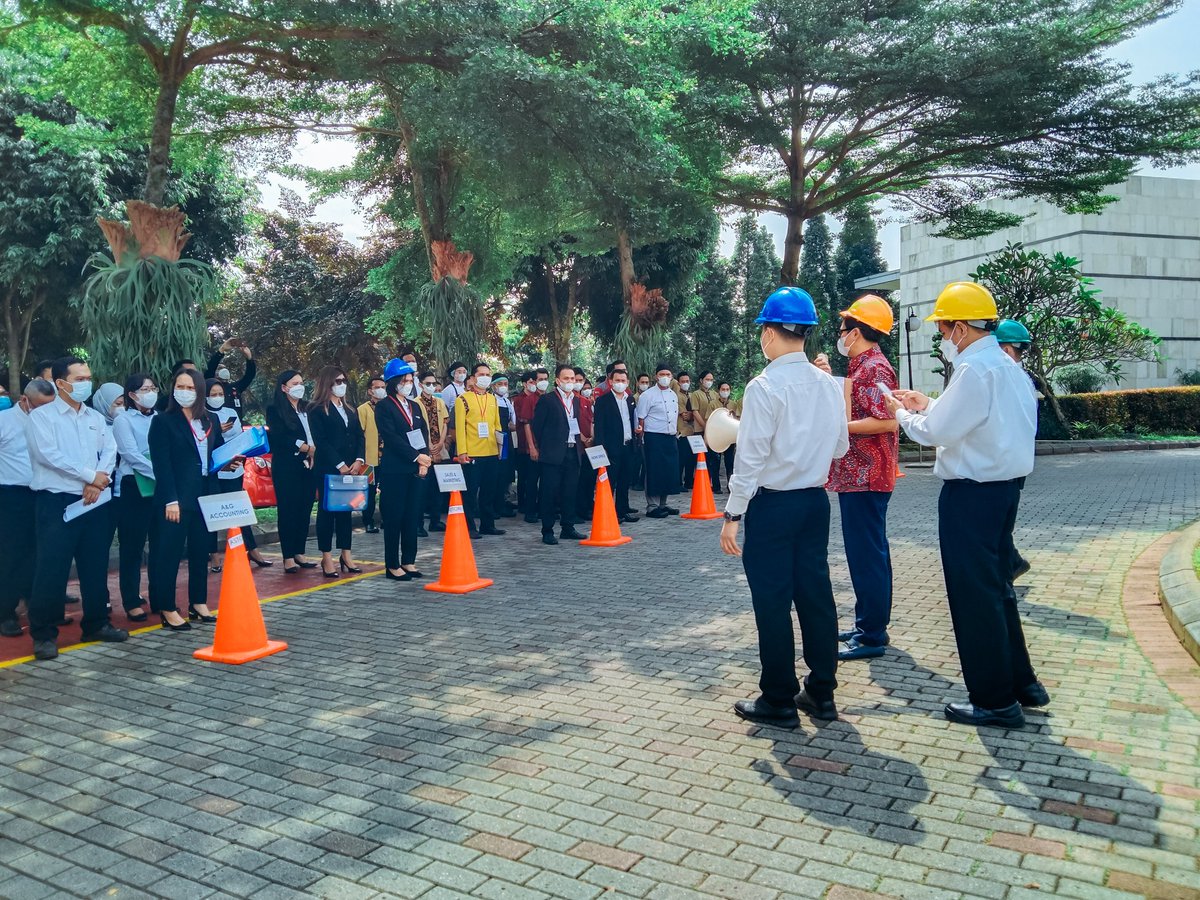 AstonBogor's tweet photo. “Fire Safety On, Accidents Gone.”
The Management and Staff #ASTONBogor regularly done fire drill training for emergency situation 

#StayAtArchipelago
#StayAtASTON
#InsideArchipelago
#InsideASTON https://t.co/NtNPdp3MR8