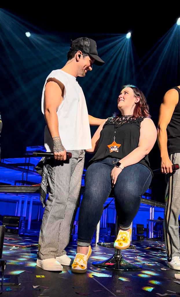 evergreen_dani's tweet image. tonight was a dream…@1LoganHenderson i love you with my whole heart. thank you for everything…it was a perfect last show! it’s not goodbye …it’s see you soon 🖤 #BTRForeverTour