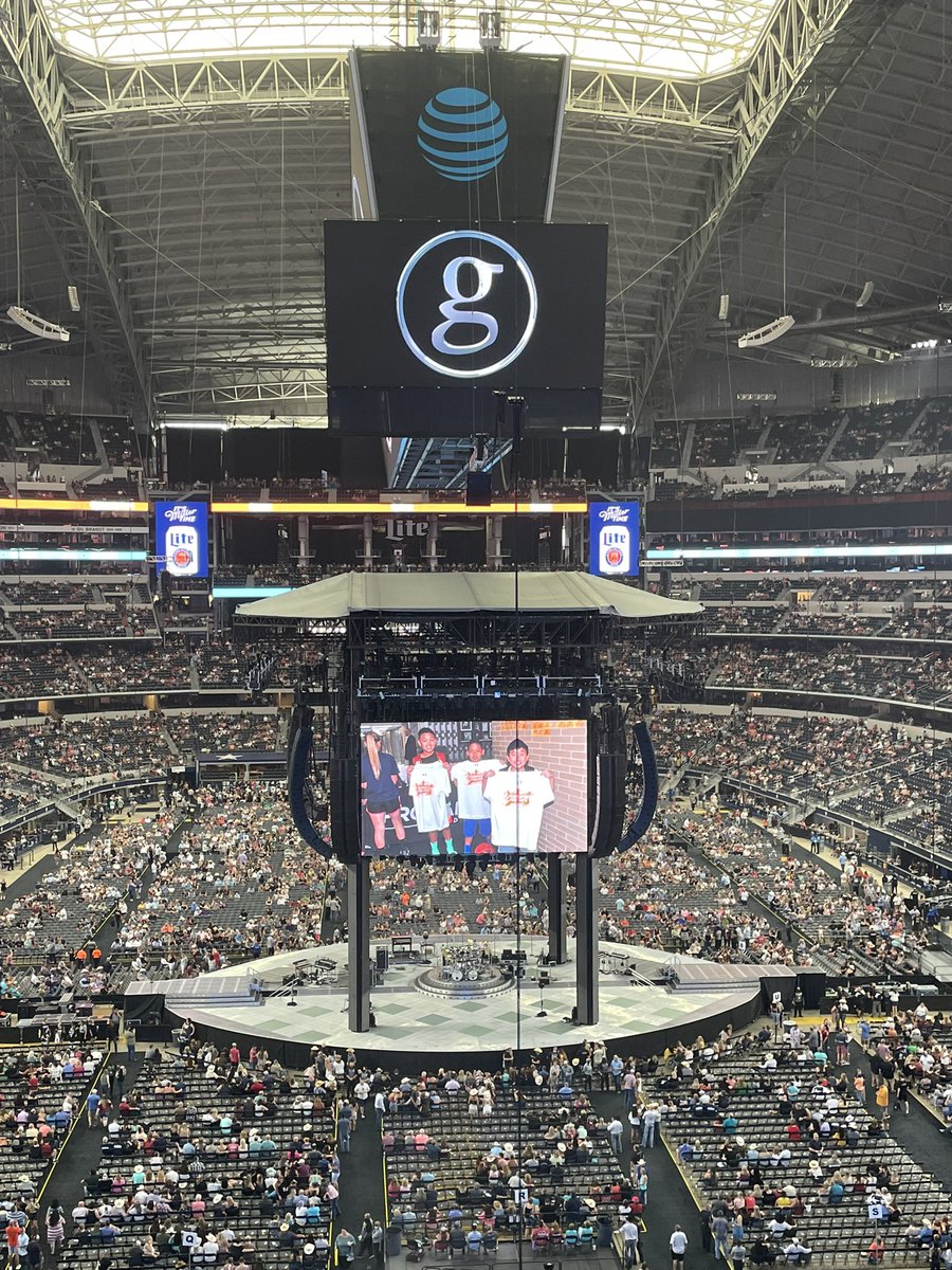 Great concert tonight!  #GARTHinarlington