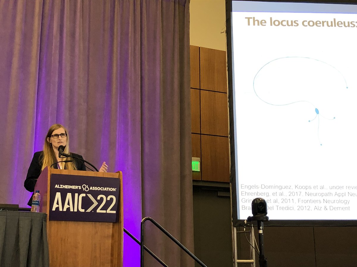 Honored and grateful to receive the de Leon neuroimaging prize for our #locuscoeruleus paper in @ScienceTM at the #AIC22 @ISTAART @NeuroimagingPIA 🔵