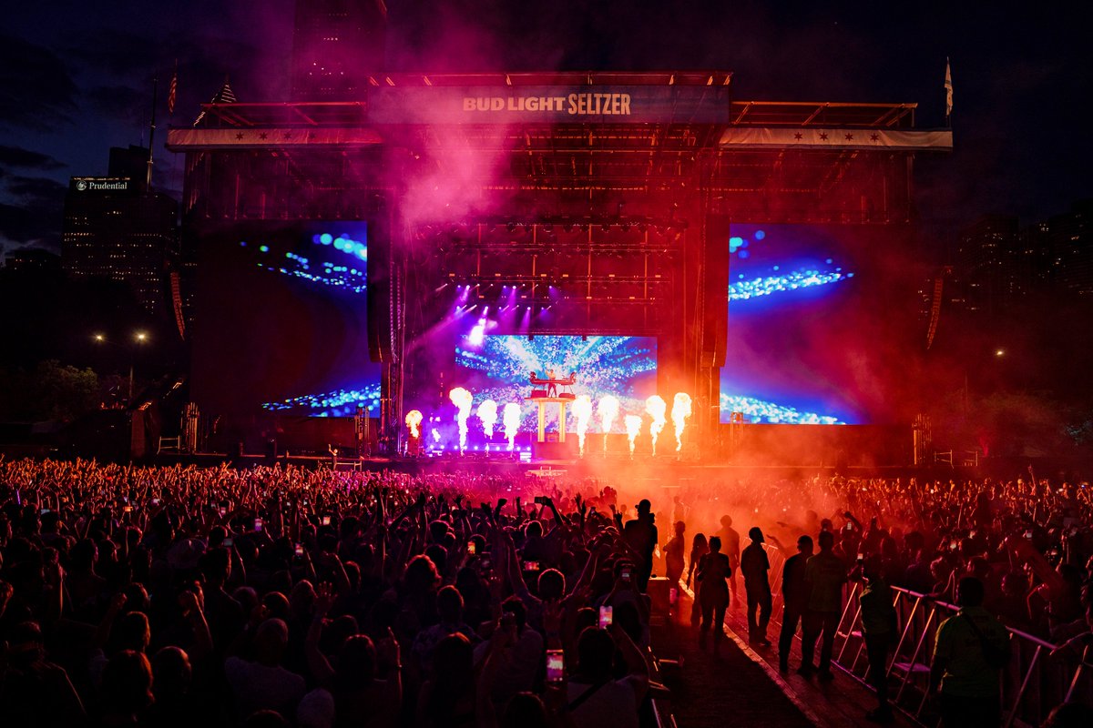 lollapalooza's tweet photo. 🔥 @KygoMusic was fire (literally) https://t.co/Lhtgwblu83