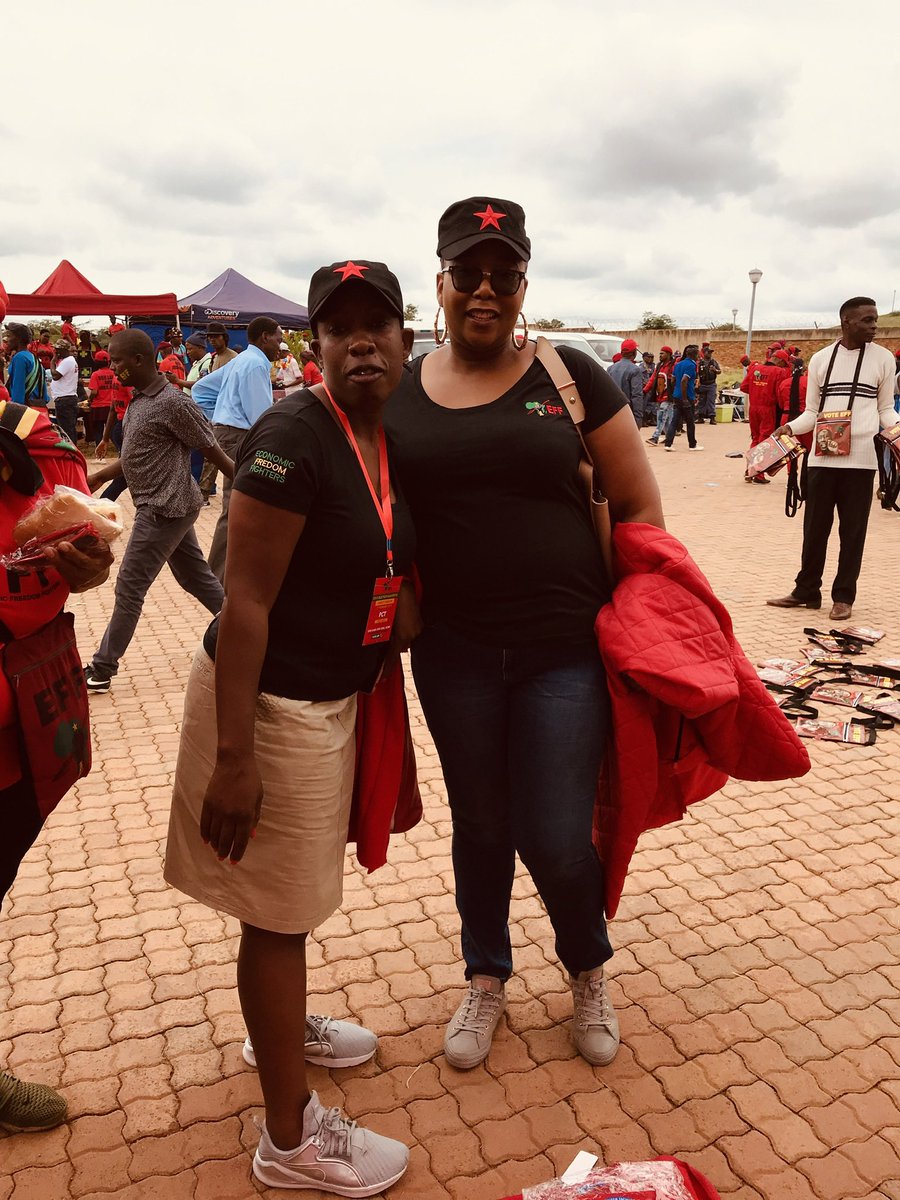 veronica_mente's tweet photo. Umdak’omnyama, a formidable force. The Provincial Chairperson of @EFFSouthAfrica Free State. Well done to you, the Leadership and the grounforces of @EFF_FreeState for hosting the festival of the poor. ❤️🖤💚🤍💝💖. #EFFTurns9 #EFF1MillionMembershipCampaign https://t.co/AHgoNO2bzs