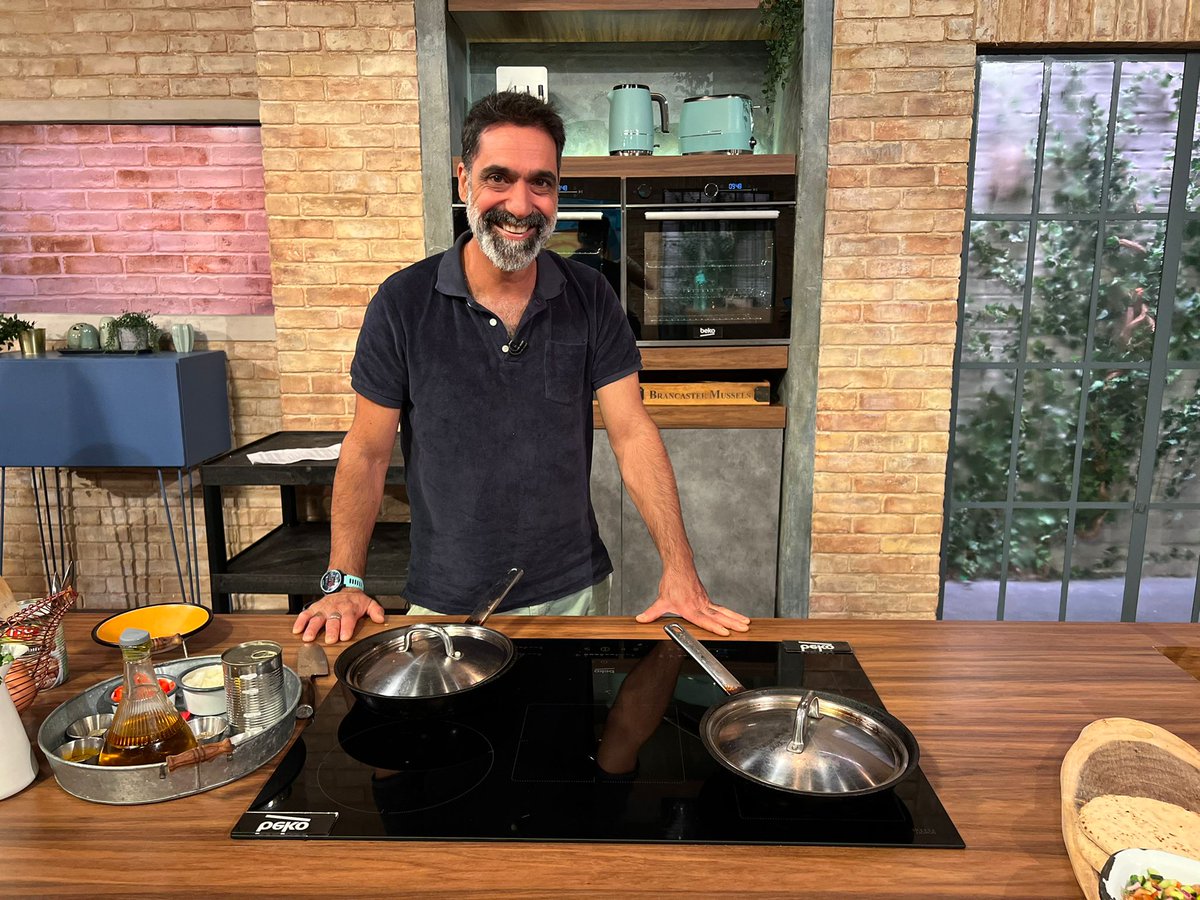 🔥 COOKING TIME! 😋 We're frying up some Shakshuka next, a staple of the Israeli breakfast from Dvir Nusery at Mezze! #IrelandAM