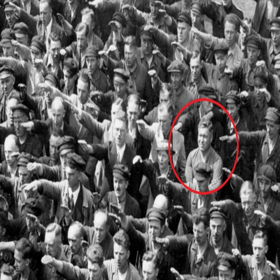 The majority is not always right. At best, it's called "group think". At worst, you have become a brainwashed zombie believing whatever the TV tells you.

#FreeSpeech #Freedom #PoliceState #NewWorldOrder #Tyranny #FakeNews #FakeScience #Scientism #GlobalWarmingHoax