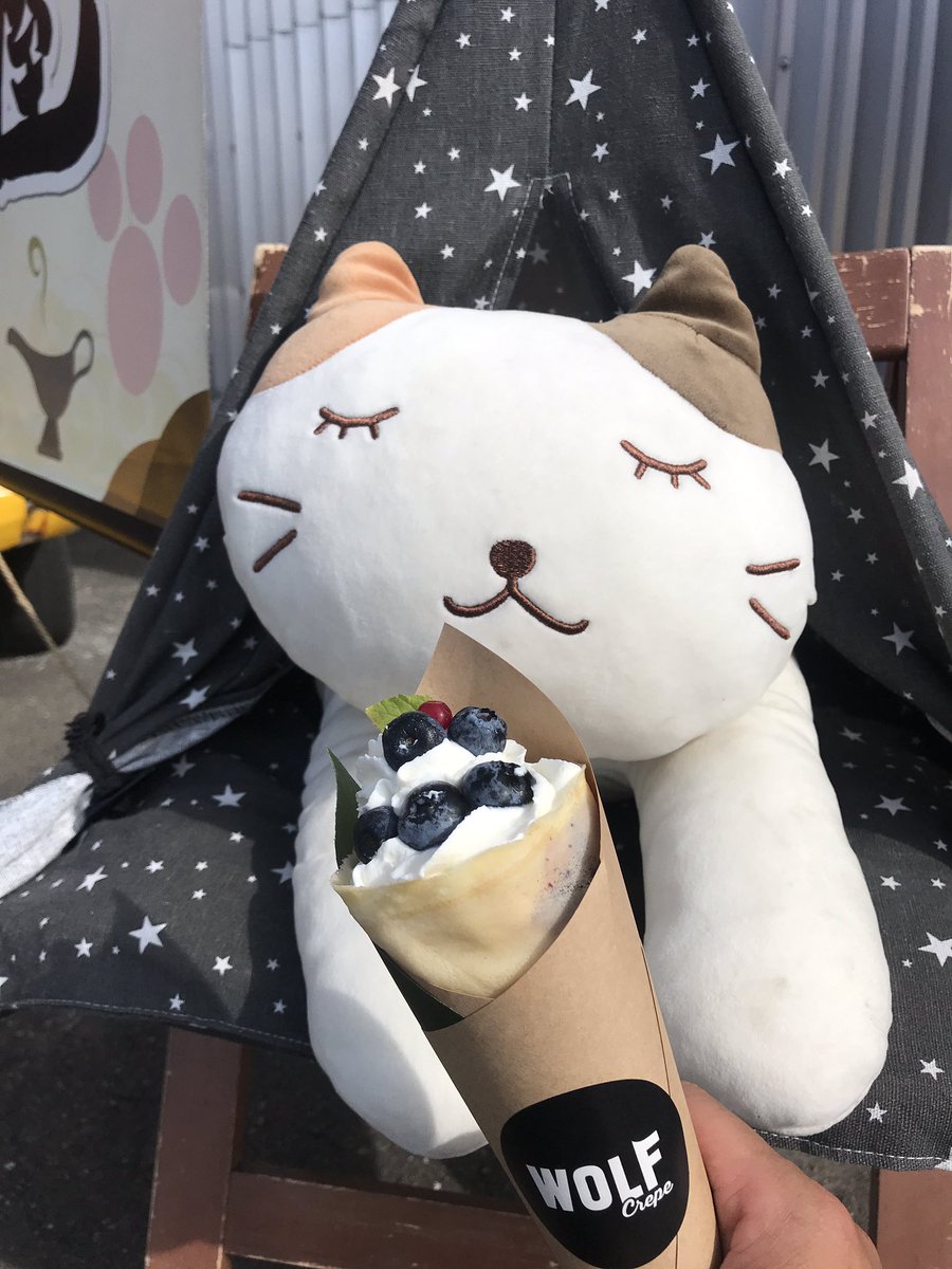 MikeCatCurry's tweet photo. #WOLFStore 5周年祭㊗️
前から気になってた期間限定
ブルーベリータルトクレープと
差入れで頂いたソフトクリーム🍦
ありがたき✨️
フレッシュブルーベリー沢山でいい感じ✨️
ソフトはあっさりでウマウマ!!
三毛猫ガールズ大満足♫ https://t.co/vFu3ezK3r7