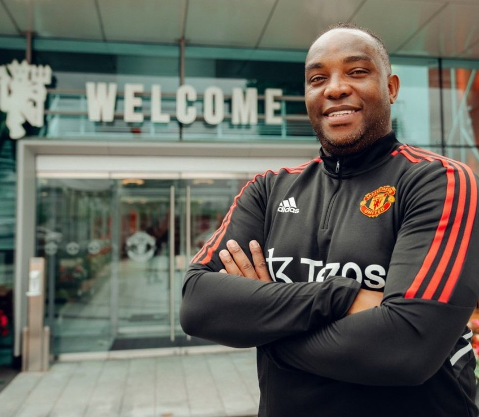 Sim_Zat's tweet photo. Ex @orlandopirates benni McCarthy striker signs for @ManUtd 🔥🔥 https://t.co/OruxuRwLjY
